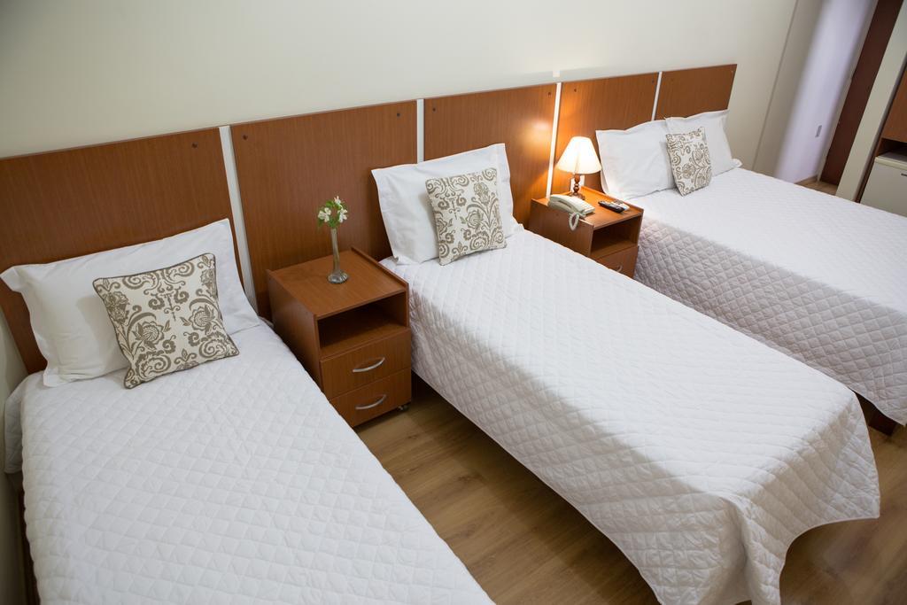 Quarto Triplo com 1 Cama de Casal